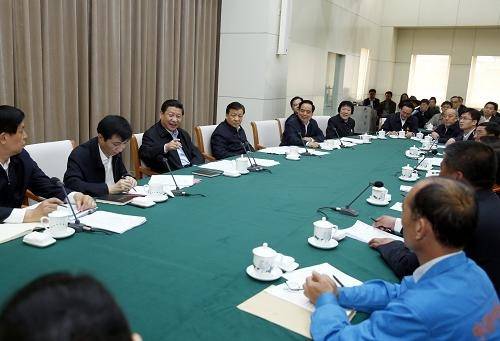 同全国劳动模范代表座谈并发表重要讲话