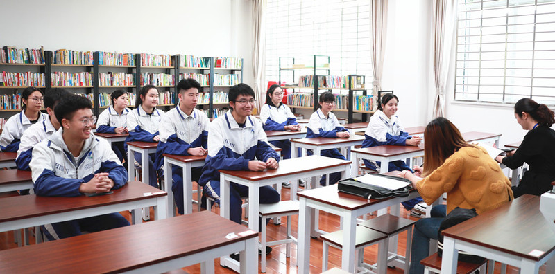 学生访谈.jpg