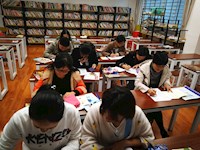 初一党小组开展主题党日活动