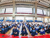 我校初三年级学生大会