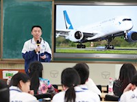 第二届校园英语演讲比赛圆满结束