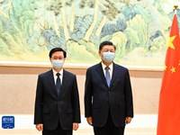 习近平会见李家超