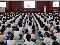 国防教育进校园　 点燃少年爱国情