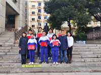 地中好少年，争做“雷小锋”——我校举行“弘扬志愿服务精神”主题升旗仪式